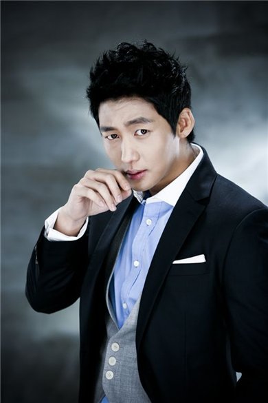 Korean Artists: Lee Tae Sung Profile