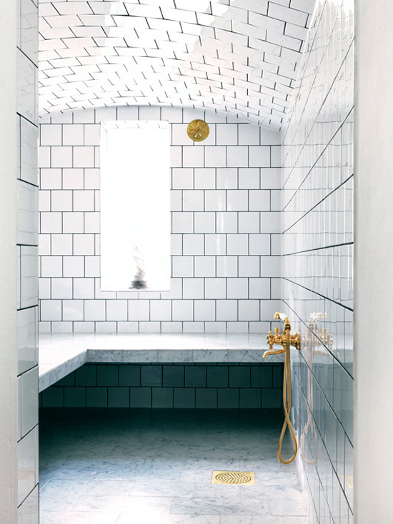 White bathroom tiles with dark joints ©J. Ingerstedt