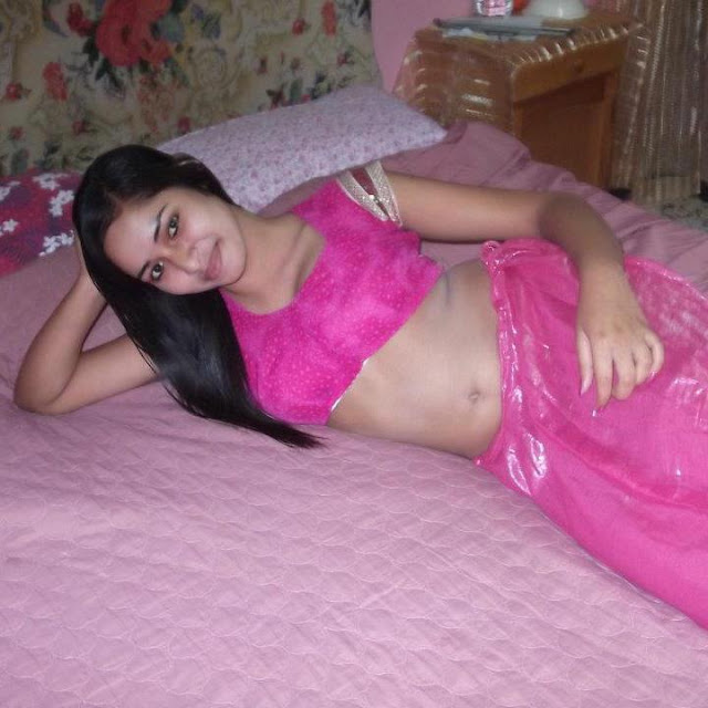 Nude Indian Desi aunty showing her big boobs 