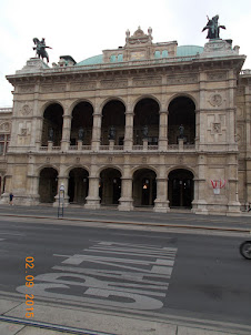 Historic "Vienna Opera House(Wiener Staatsoper)" in Central Vienna.