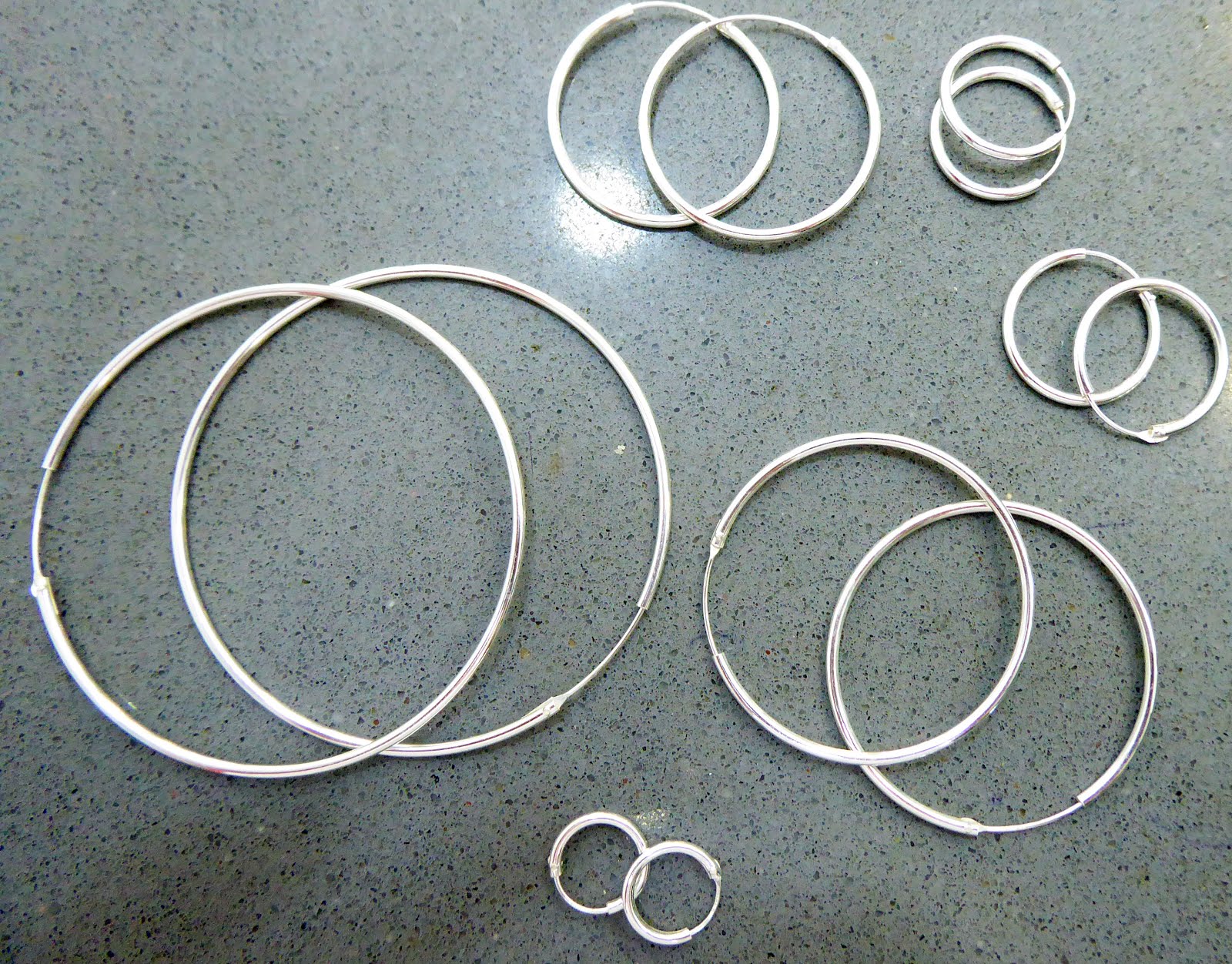 Pendientes de aro de plata de varios tamaños