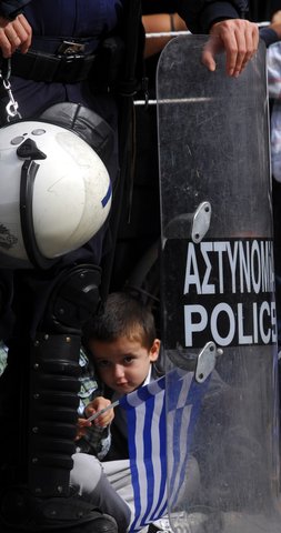 Κίνδυνος αυταρχισμού εξαιτίας του τρίτου μνημονίου 8 f4ba59d3a2ab7b9bbc1d7c623ad14bbc