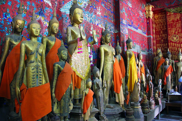 Sculptures inside Wat Xieng Thong