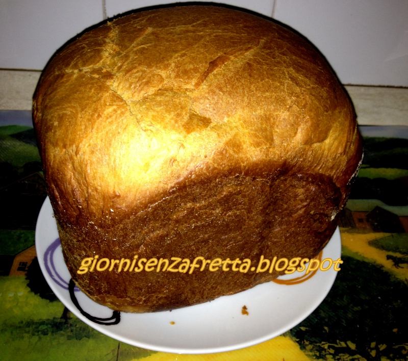 Panbrioche con macchina del pane