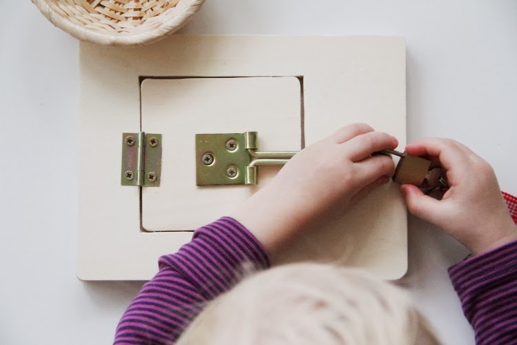 Eltern vom Mars DIY Latch board