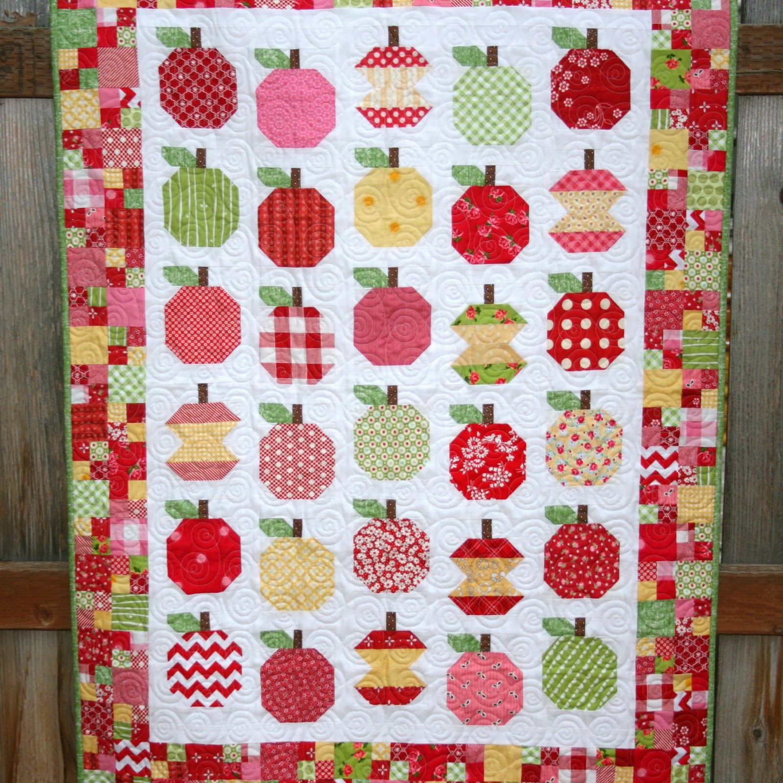 Gigi's Thimble Finished Applelicious Quilt