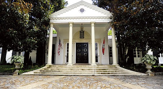 white relish.: Taylor Swift's New Nashville Home