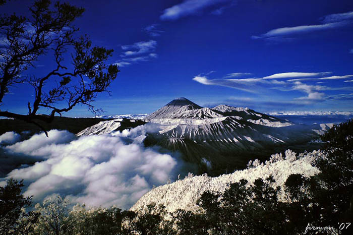 http://1.bp.blogspot.com/-BOFQB2g740g/T8ZPSmor85I/AAAAAAAABdg/C5T9icNYZoc/s1600/gunung-jaya-wijaya-papua-gunung-tertinggi-di-indonesia.jpg