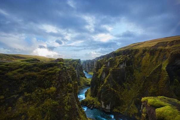 Каньон Fjaðrárgljúfur в Исландии