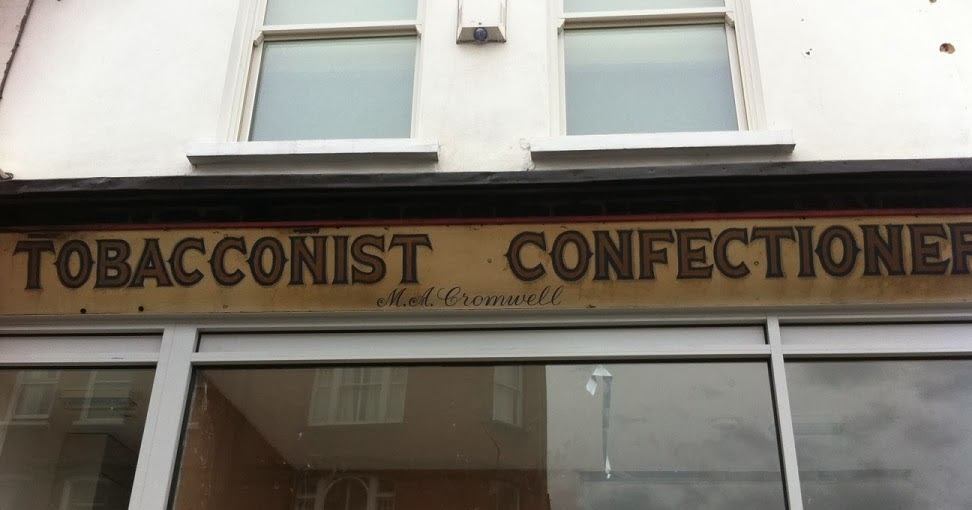 Urban Wandering around Fulham, Parsons Green and Putney Bridge In