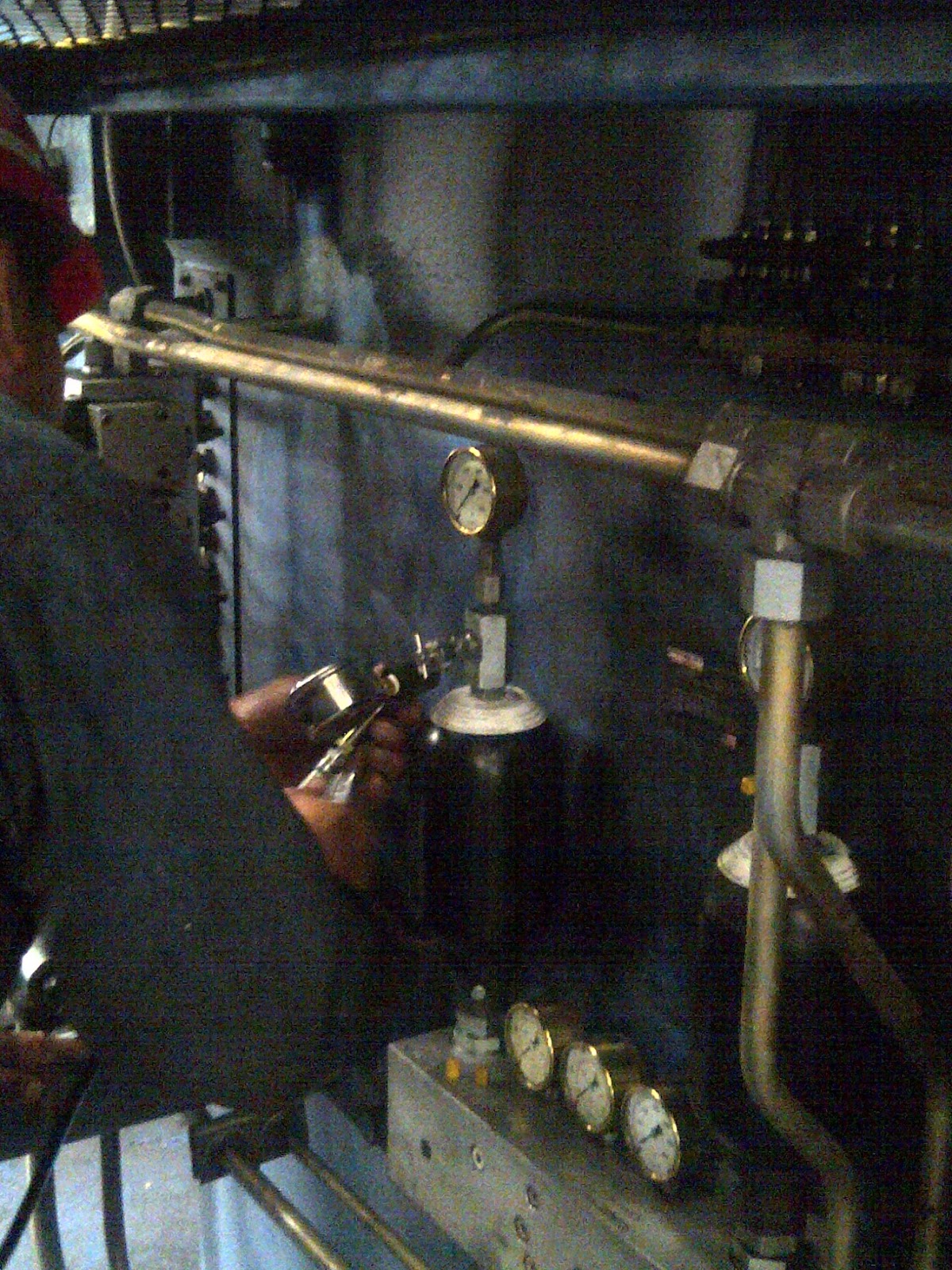 INGENIERIA EN POTENCIA FLUIDA acumuladores hidráulicos