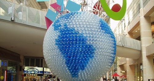 ECOMANIA BLOG: Instalaciones con Botellas de Plástico