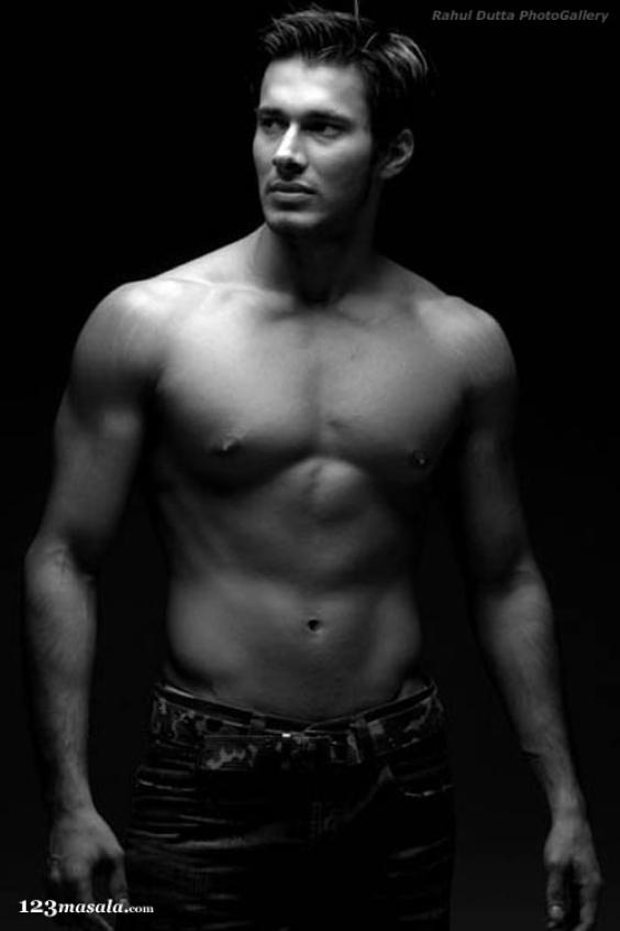 Can you name some attractive white and black male actors? | Lipstick Alley