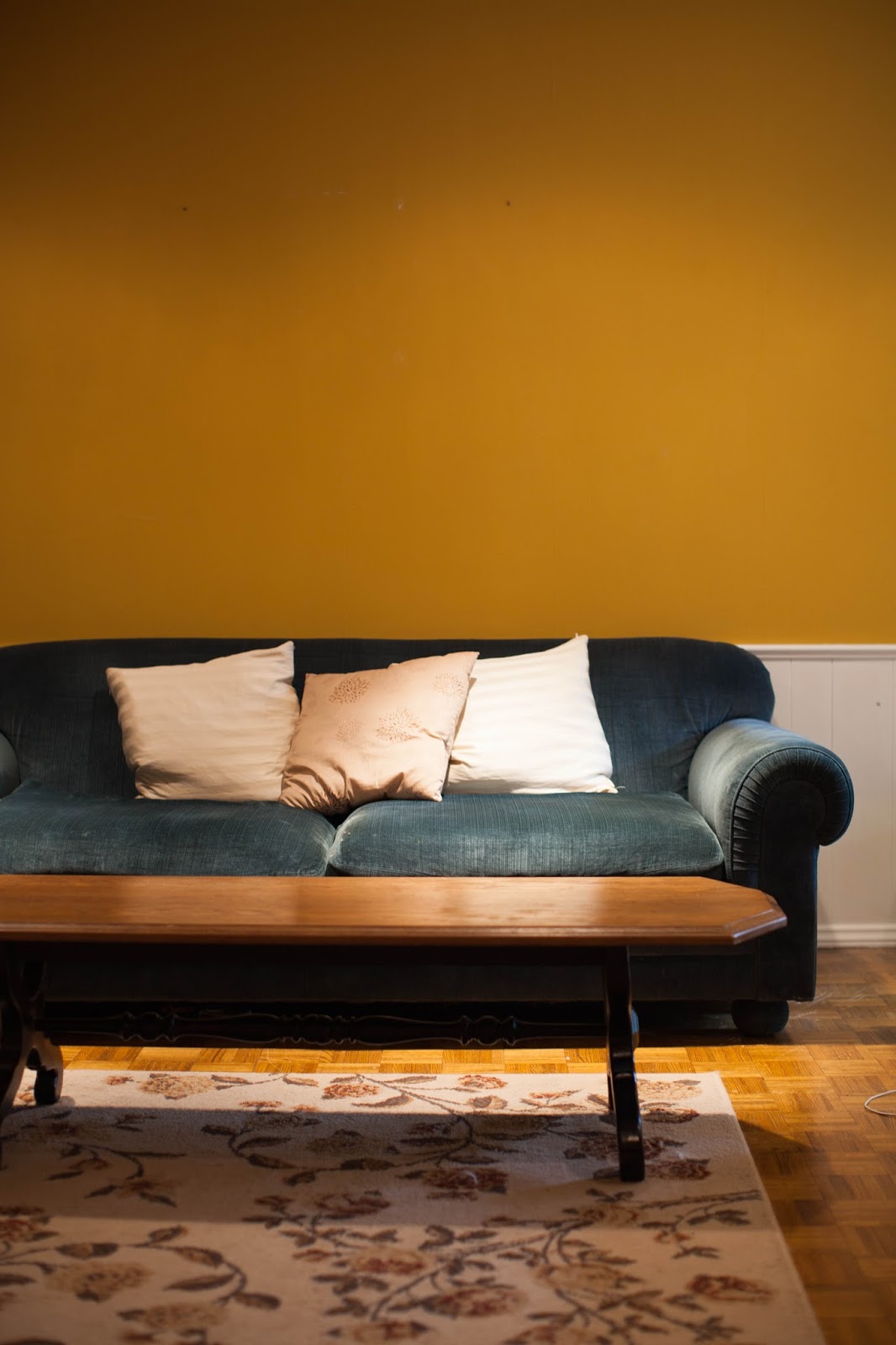 MY DEVISING: living room - gray walls and a dresser