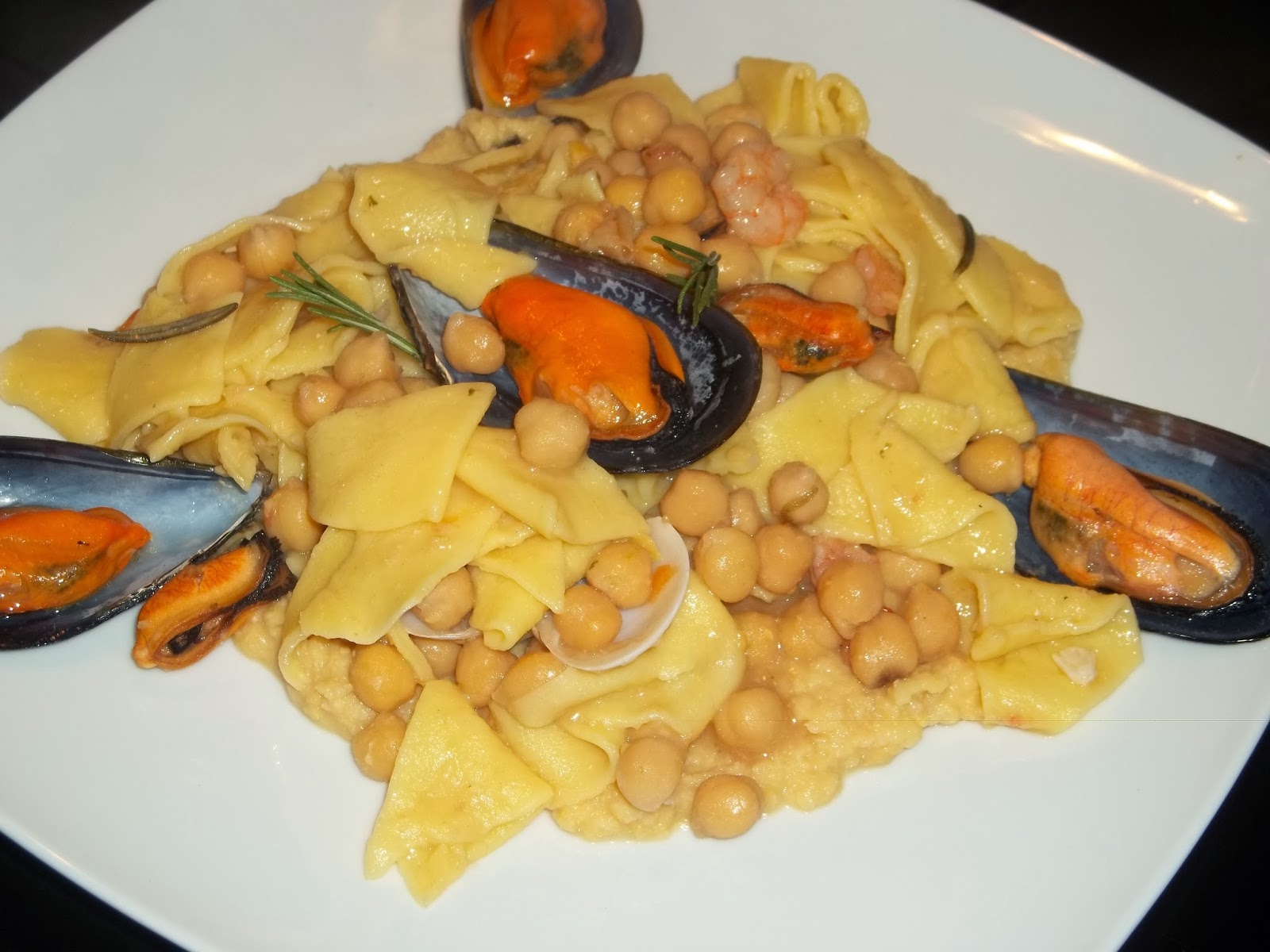 Provare Per Gustare... ..MALTAGLIATI ALL'UOVO CON CECI E COZZE SU