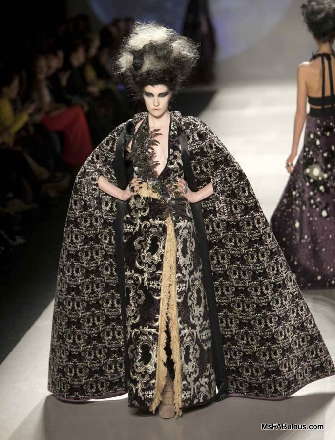 GOTHIC FASHION DESIGN