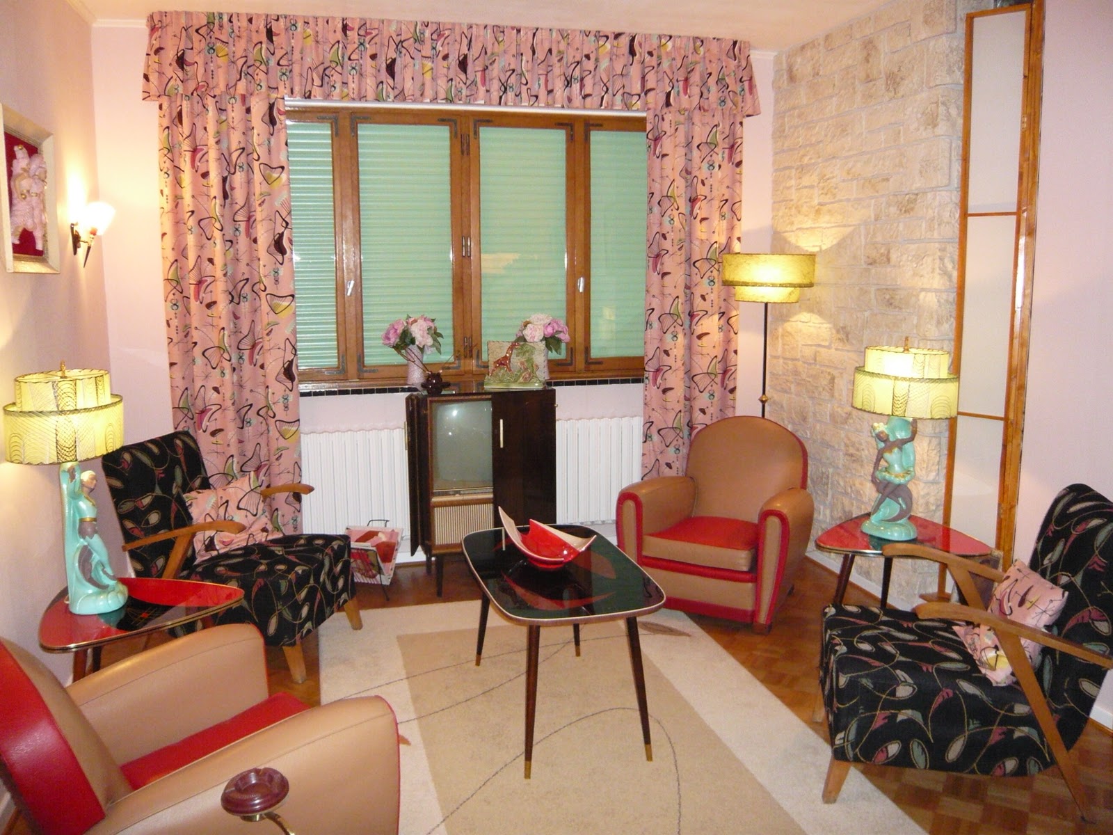LOST IN THE 50�s HOME SWEET HOME my living room