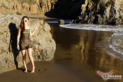 Фото в бикини красивой брюнетки Николь на одном из пляжей