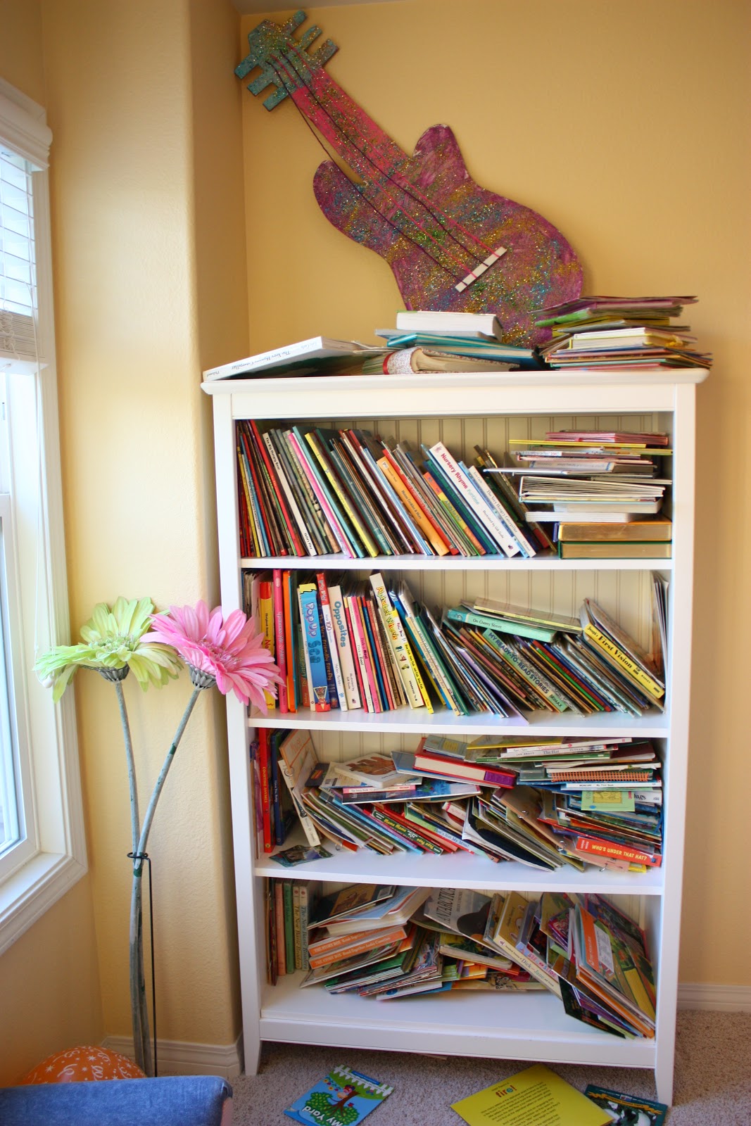 Organized Bookshelf Girls Room The Sunny Side Up Blog