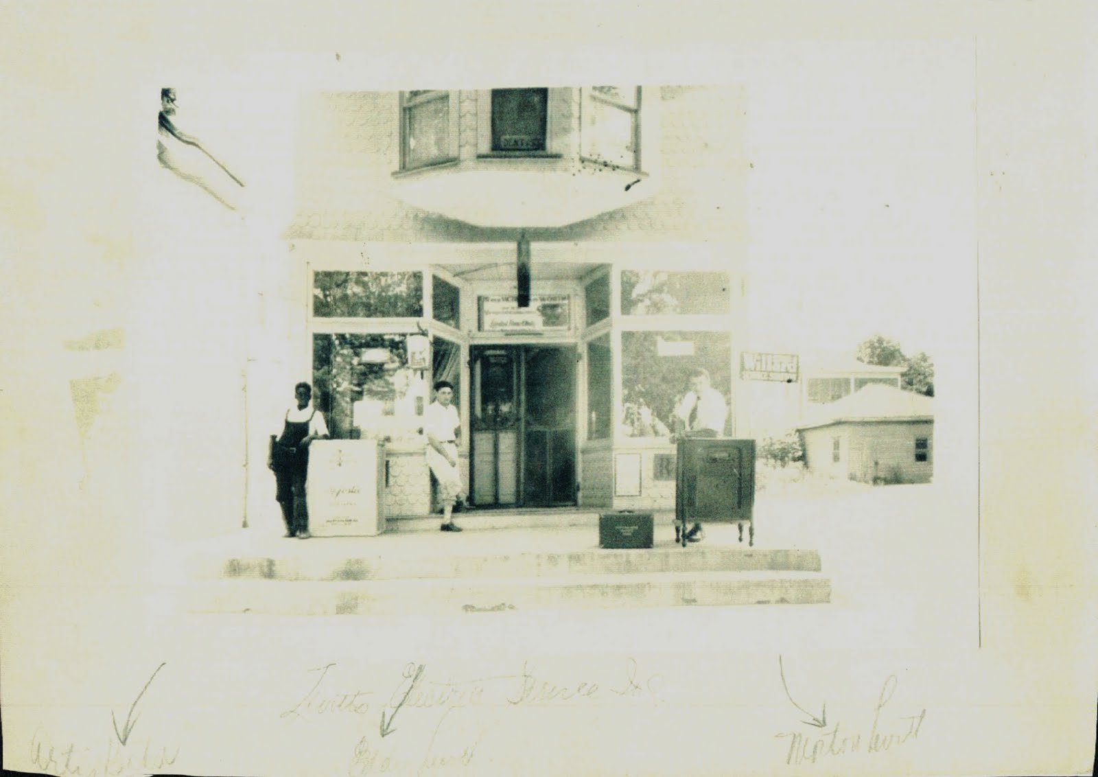 A Jewish Genealogy Journey Shopping Saturday Buy a radio at Levitt's