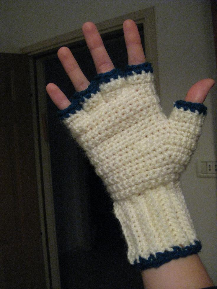 Sues Free Patterns: CROCHETED MITTENS / FINGERLESS GLOVES ...