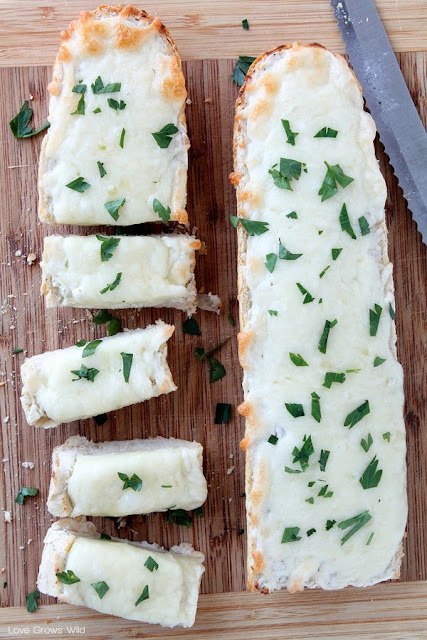 This Ranch Bread is the perfect, easy appetizer for your next party of the big game! SO addicting! at LoveGrowsWild.com