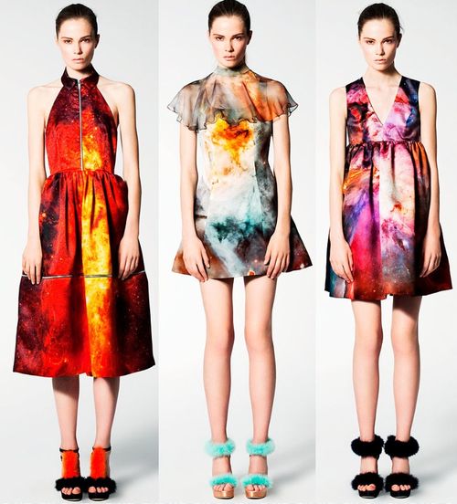 http://1.bp.blogspot.com/-B_Tj-O20iHY/UPiPR4CzNnI/AAAAAAAADqM/4Mx67bJrt8I/s640/Christopher-Kane-Galaxy-print-dress.jpg