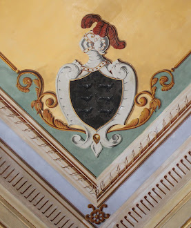 Escudo de Arango. Techo de la escalera del palacio del marqués de Ferrera