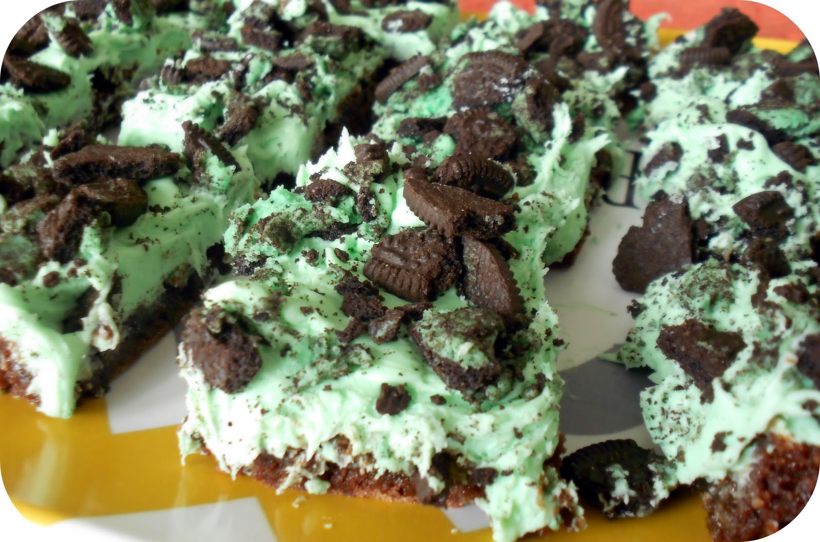 Mint Oreo Cookie Brownie Bars Recipe / Six Sisters' Stuff Six Sisters' Stuff