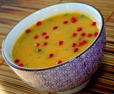 Creme de Abóbora com Pimenta-Rosa Creme de Abóbora com Pimenta-Rosa (vegana)