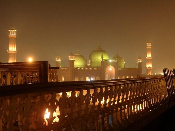 Badshahi Masjid History