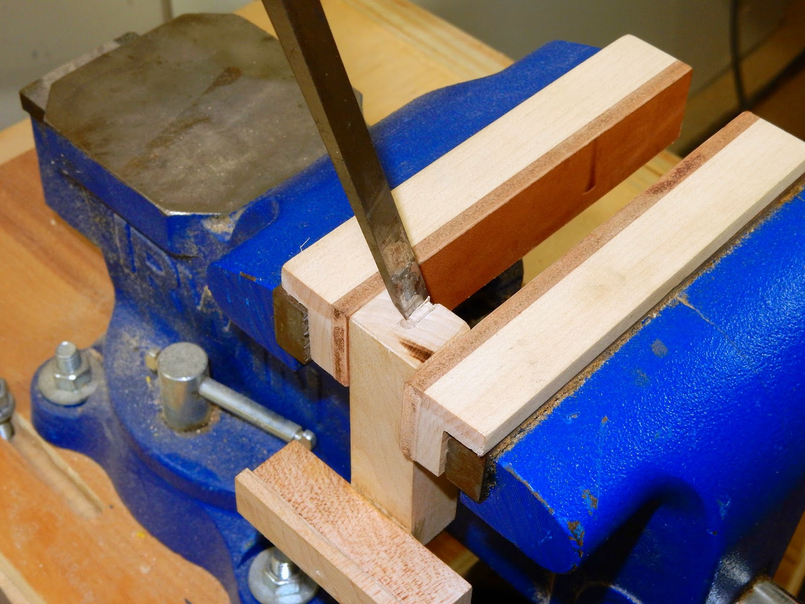 Jax Design Bending Wood with Miter Gauge Kerf Jig