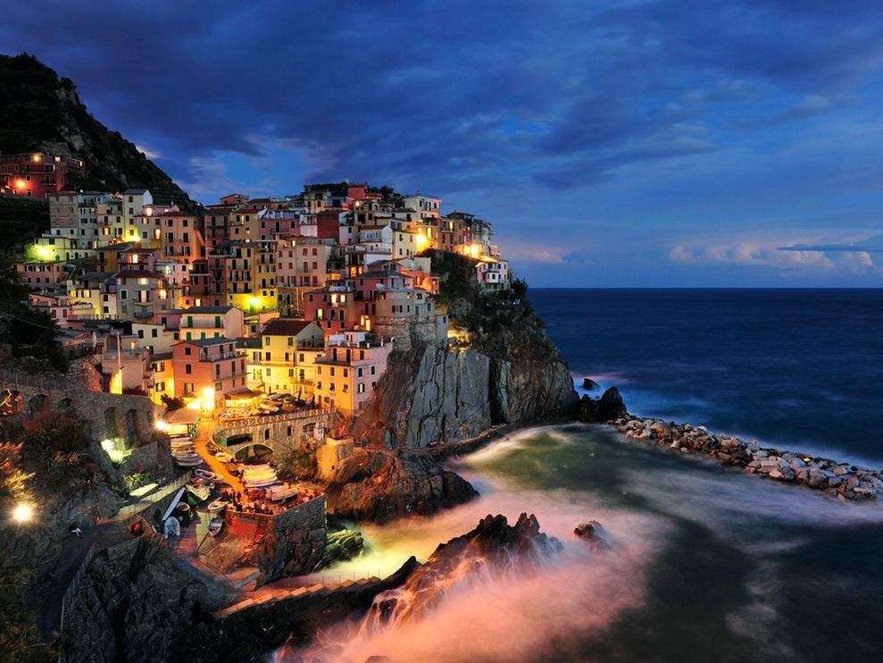 Beautiful Scenery Manarola Italy | Suraflin Blog