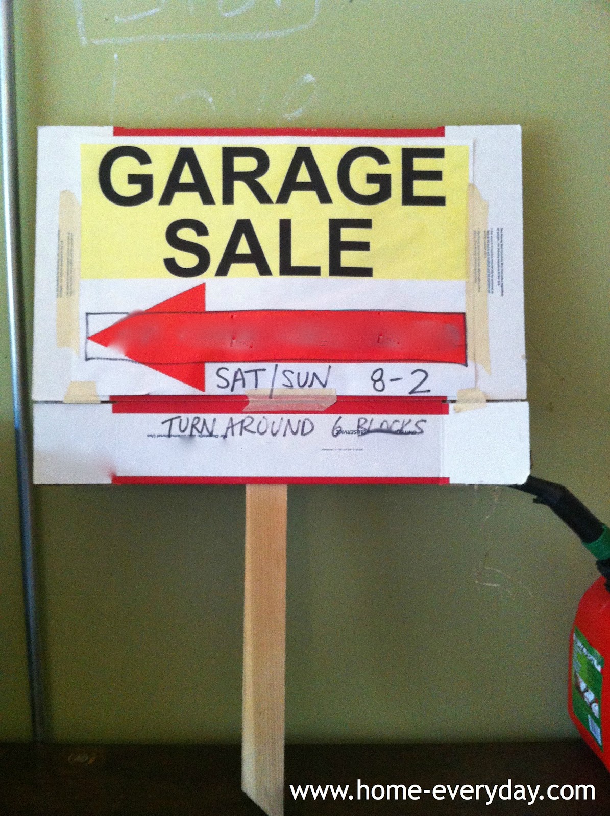 http://1.bp.blogspot.com/-BhKVe2848J4/UBZ2L2kQC9I/AAAAAAAAAxA/P6fvA4YPvaA/s1600/Garage+Sale+Sign.jpg