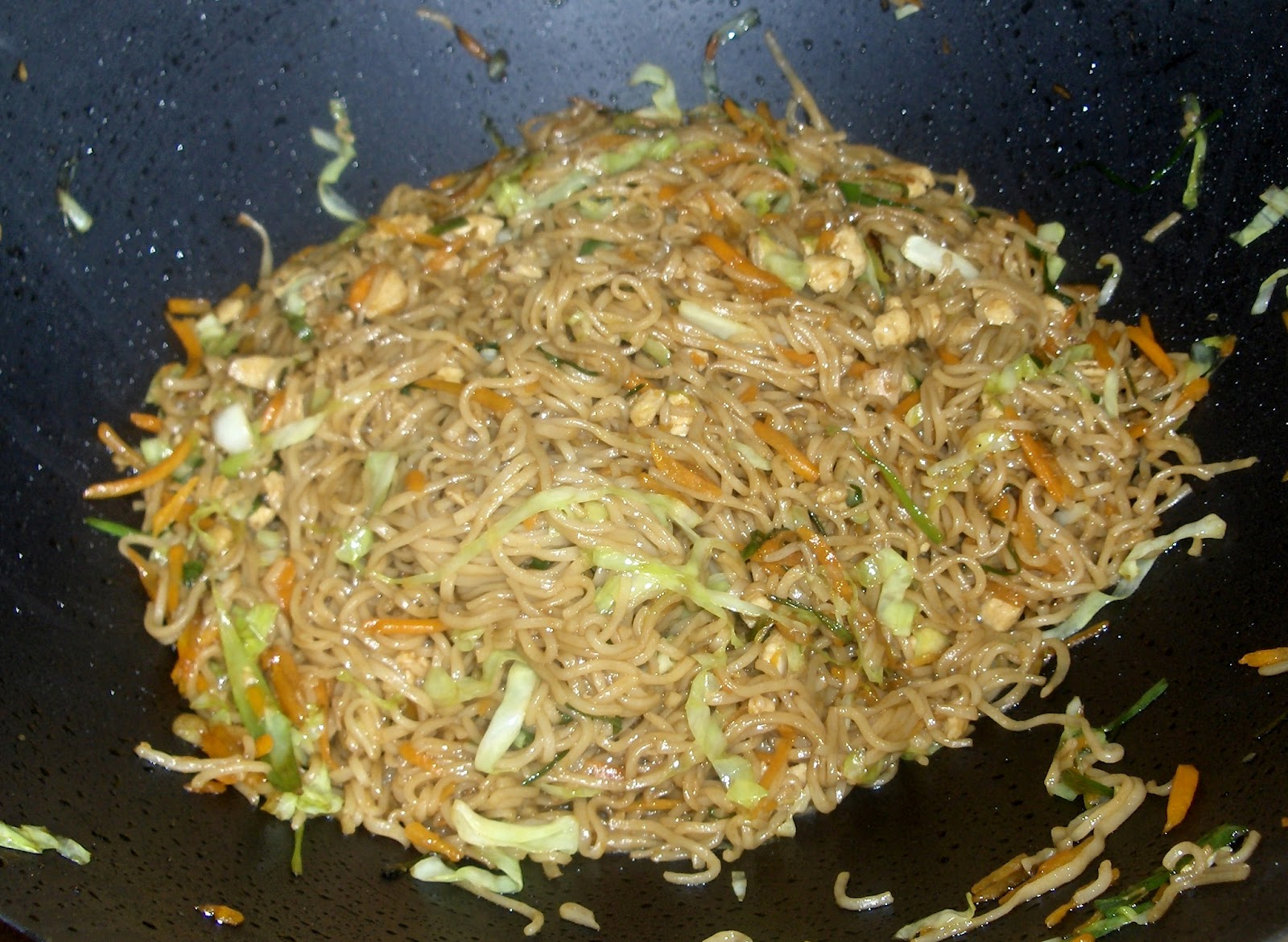 Coltul Cameliei Taitei de orez cu piept de pui si legume