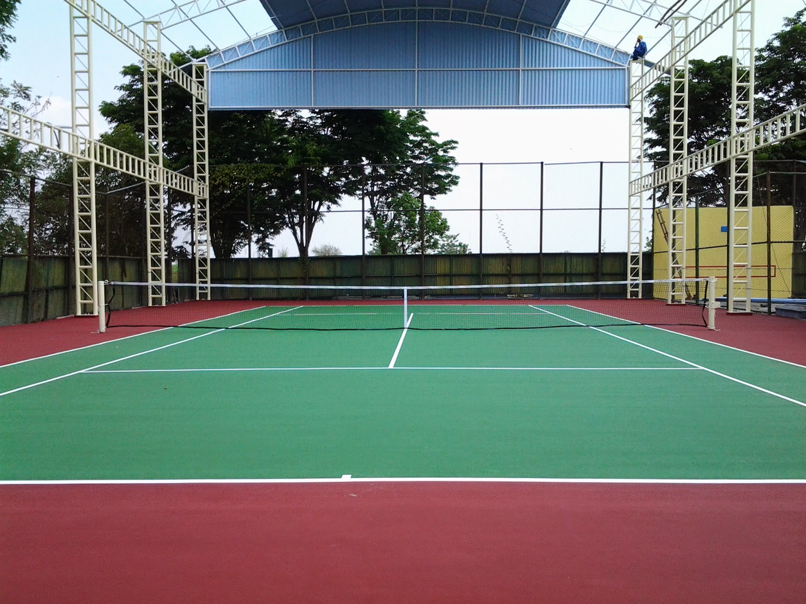 Pemborong Lapangan Tenis