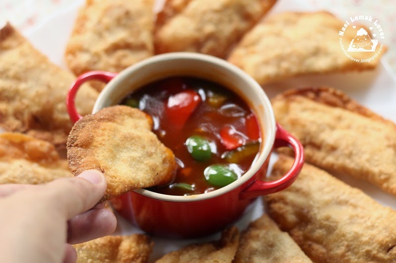 Nasi Lemak Lover Chinese Fried Dumplings with Sweet and Sour dipping sauce 炸饺子和酸甜酱