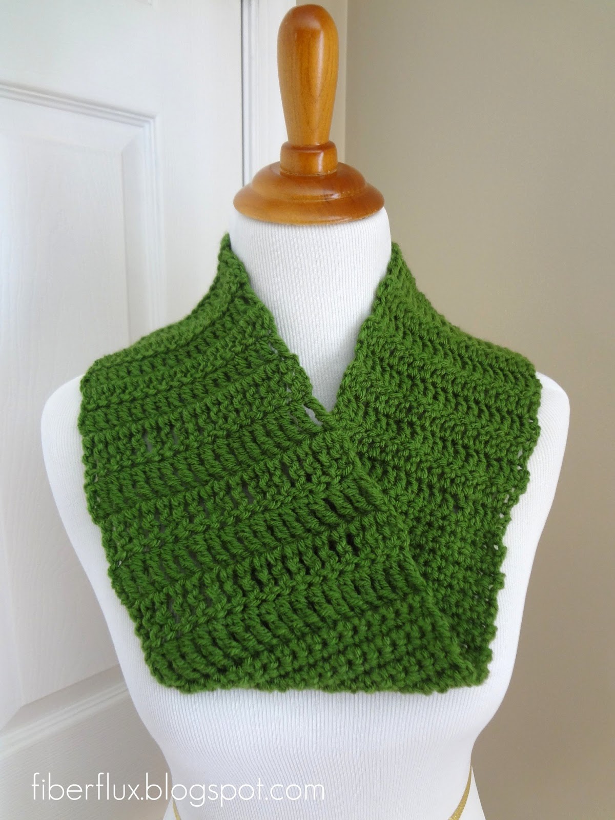 Fiber Flux: Free Crochet Pattern...Crochet Class Cowl!