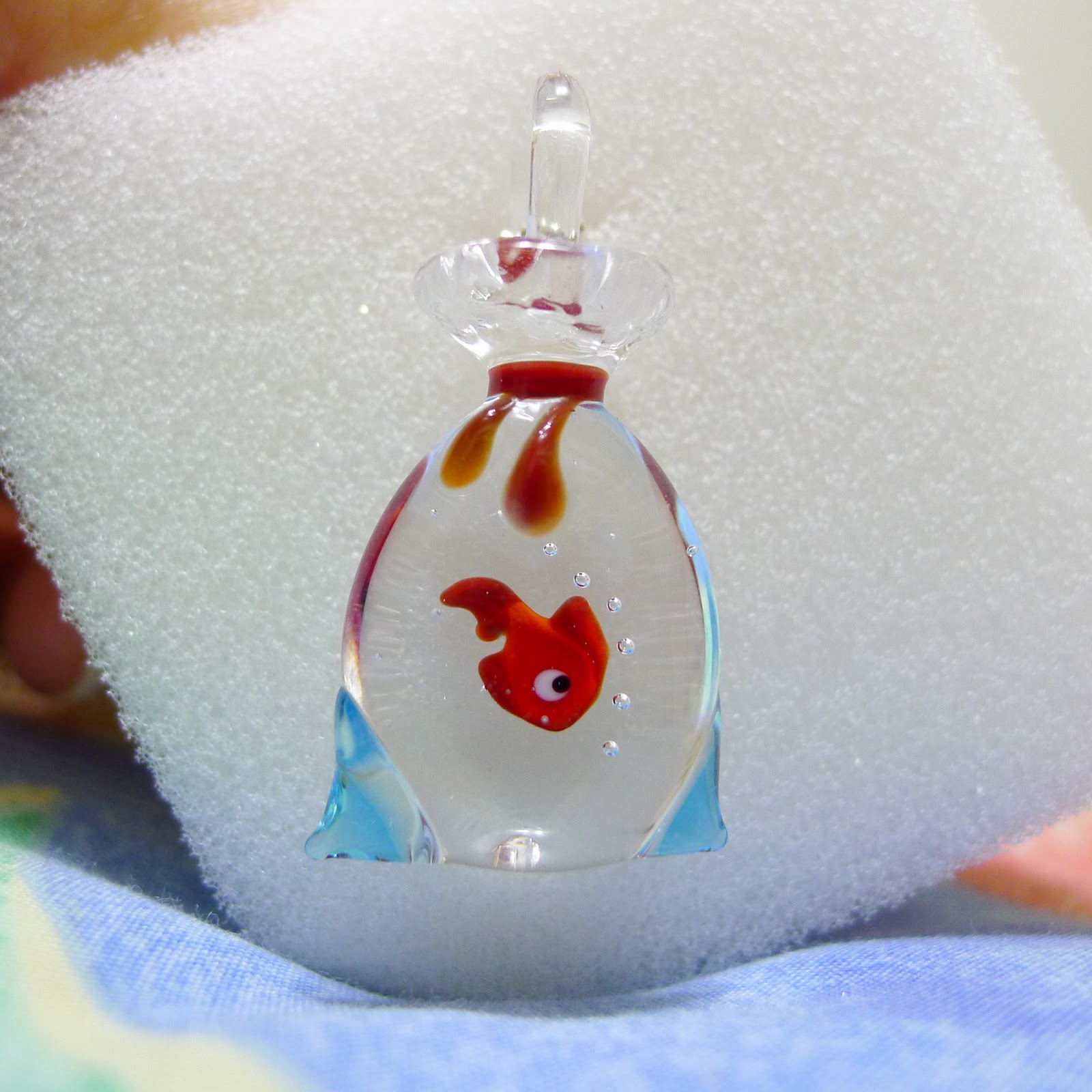BOrNiiLOVE Murano fish in a bag glassware pendant