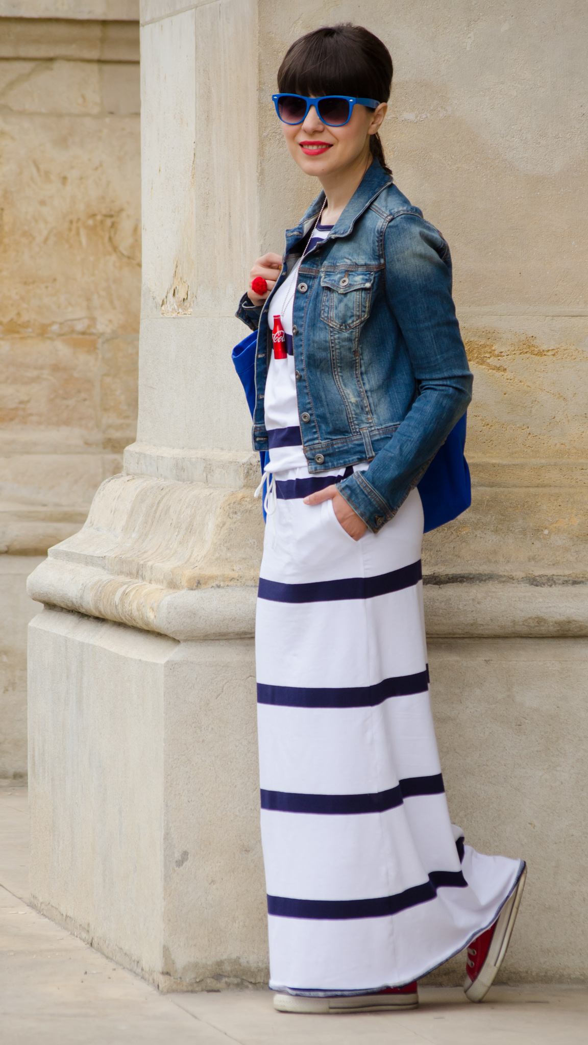 stripes maxi dress blue coca cola bottle converse red blue bag navy jeans jacket