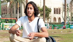 جثمان ''مينا دانيال'' ـ عضو ائتلاف شباب الثورة ـ يزور التحرير قبل دفنه بناءً على وصيته