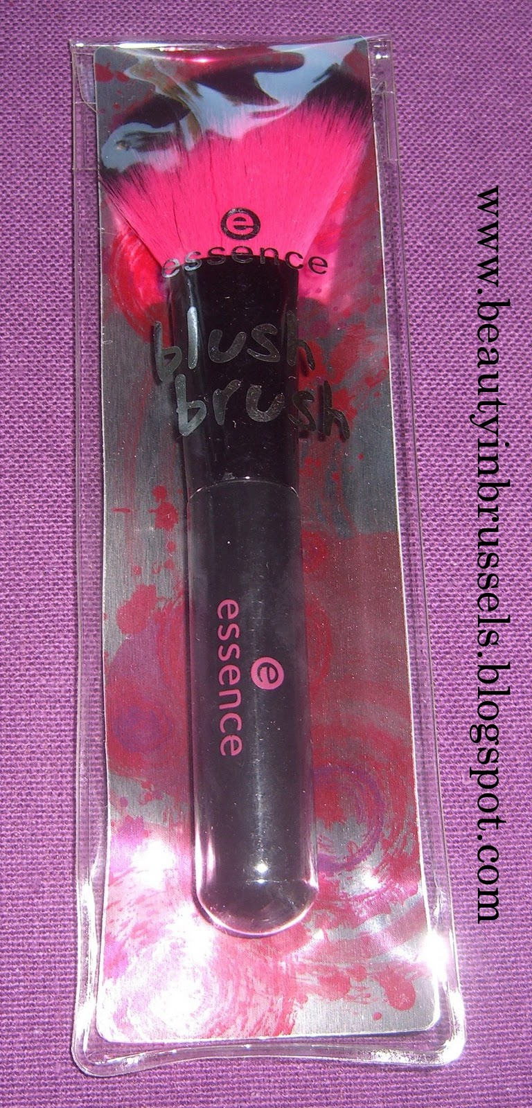 Beauty in Brussels Essence blush brush