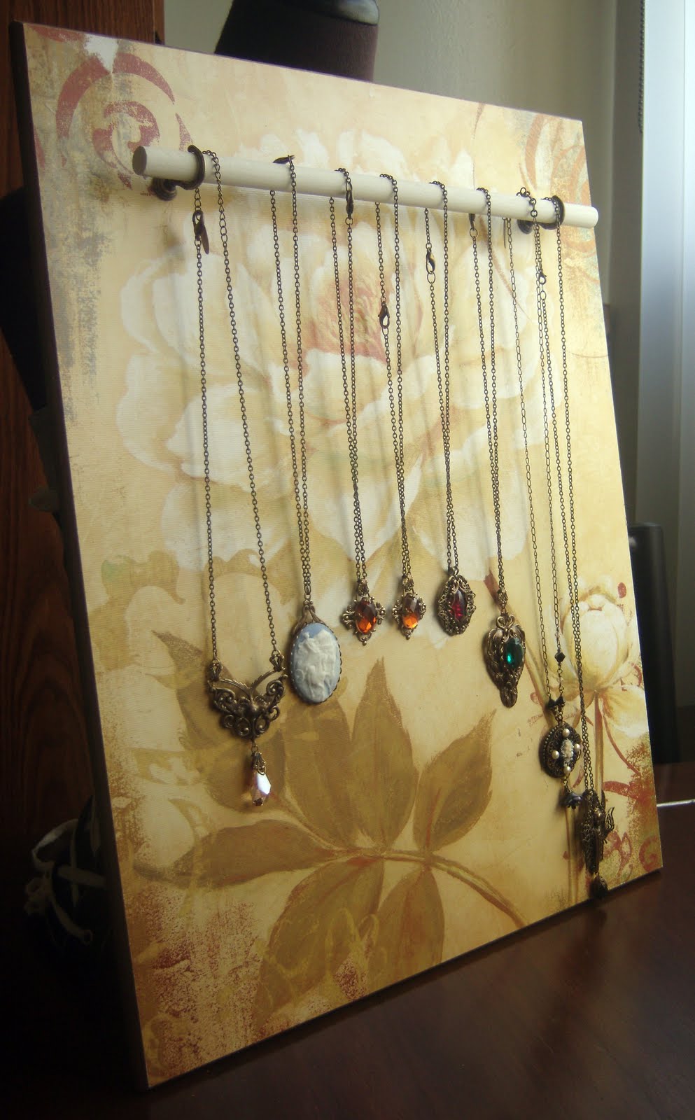 Peacock Tres Chic: DIY Jewelry Display made with wood and dowel rods