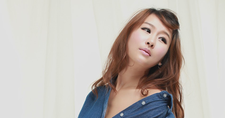 xxx nude girls: Seo Yoon Ah - Blue Denim Shirt
