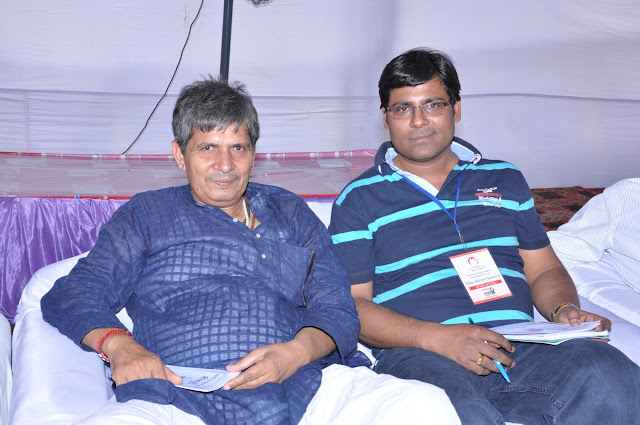 Manoj Bhawuk hosting  Sahityik Satra in Vishwa Bhojpuri Sammelan 2013