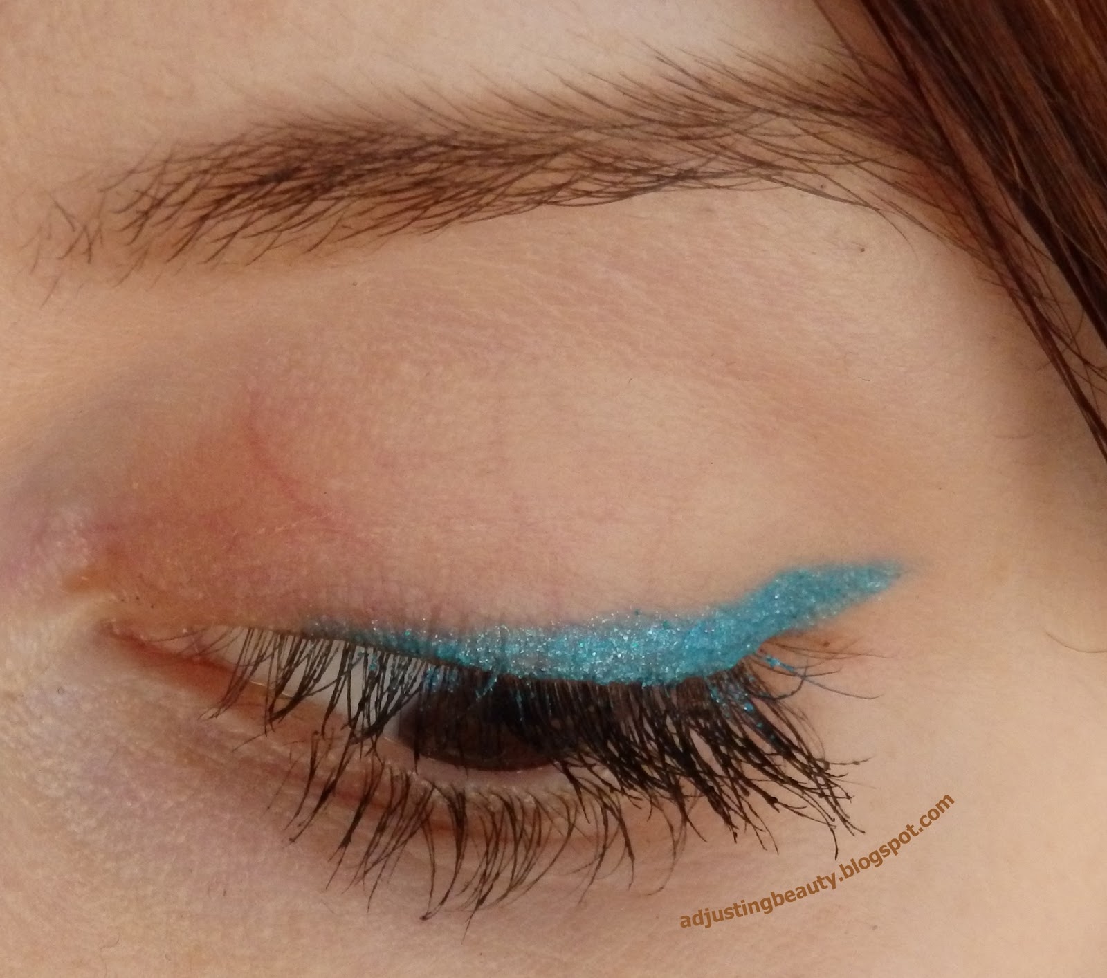 Colorful eyeliners Adjusting Beauty