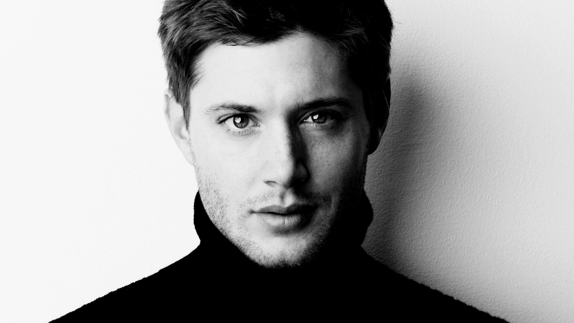 http://1.bp.blogspot.com/-BvoI6BKthE4/UD7yzaDOvvI/AAAAAAAAIDo/gSjz7HD-BJw/s0/jensen-ross-ackles-1920x1080-wallpaper.jpg