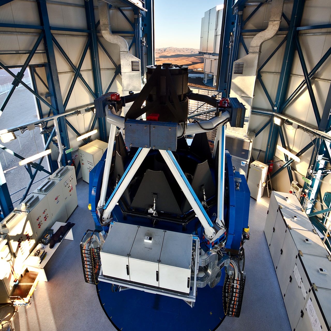 JeanBaptiste Faure The VST World's Largest Visible Light Survey