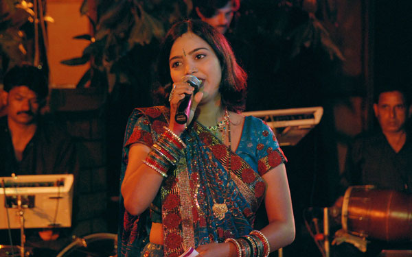 Download Rajasthani Folk Song | а¤˜аҐ‚а¤®а¤° | Rajasthani Traditional Songs | Seema Mishra | Veena Music Mp3 (59:30 Min) - Free Full Download All Music