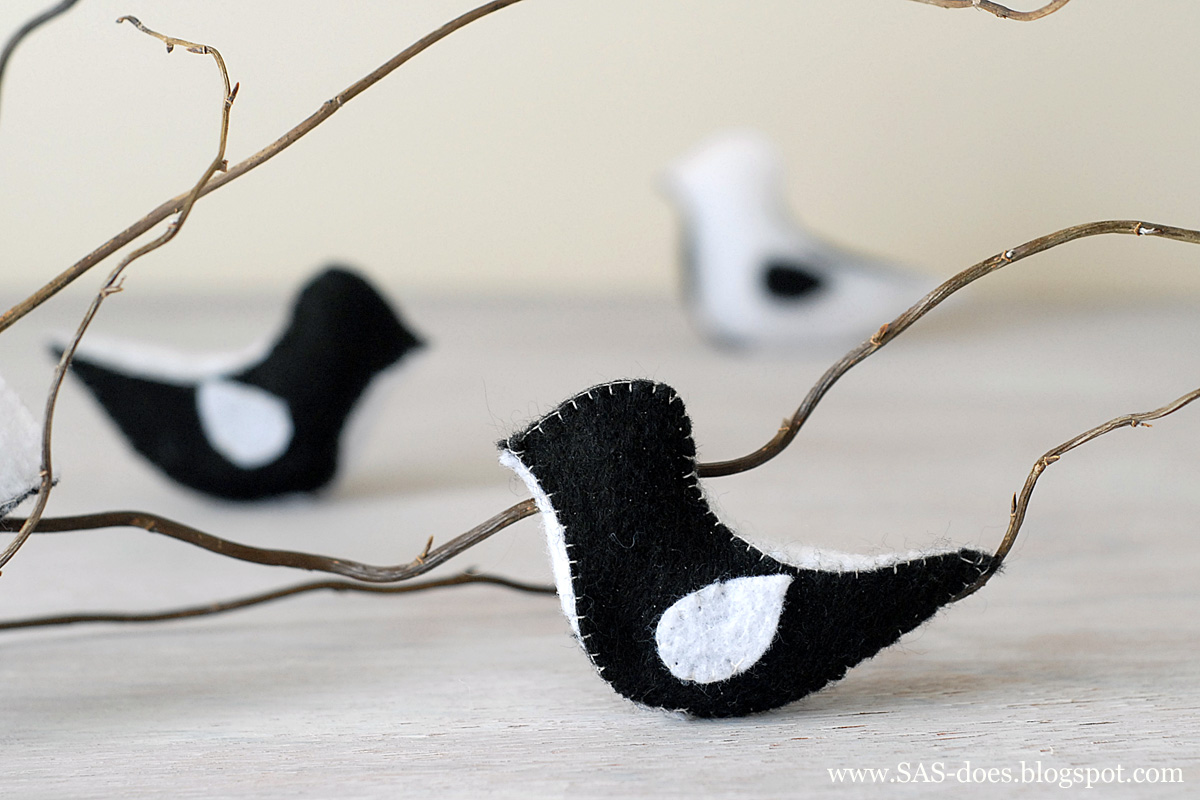 FELTED BIRDS SAS does FELTED BIRDS